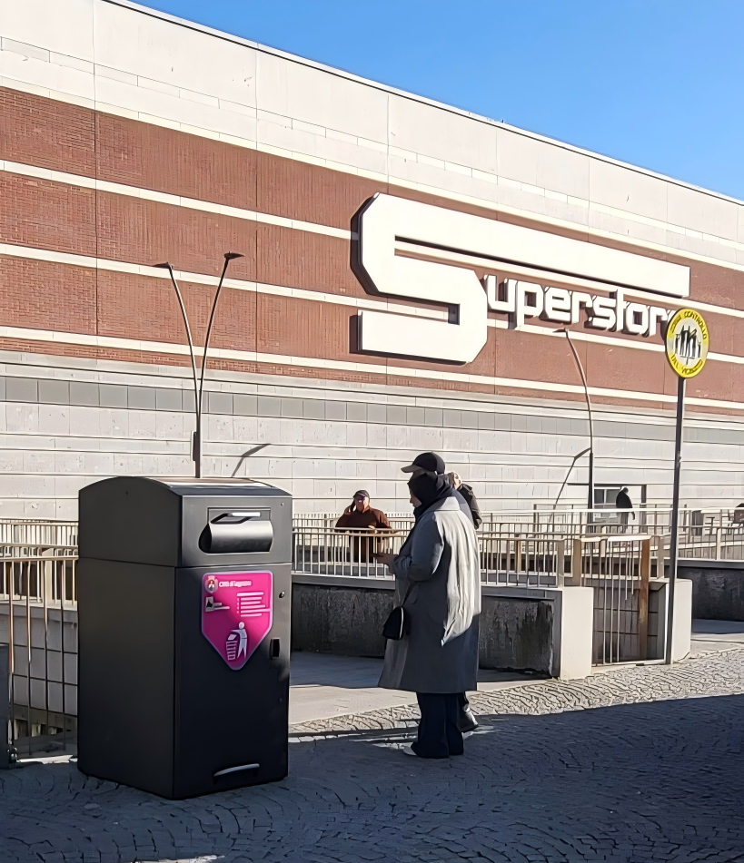 TOMROBOTS' Solar Power Compactor Bin: Transforming Waste Management in Italy with Smart Technology