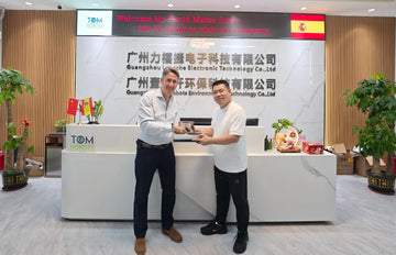 TomRobots Welcomes Spanish Visitor David Mateo: L88 Reverse Vending Machine Demonstrates Proven Performance